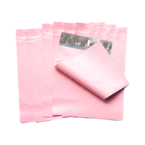 Polymailer pequeño para envíos color rosado. Perfecto para vestidos de baño, accesorios, y cosméticos.