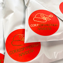 Cargar imagen en el visor de la galería, Stickers rojas con mensaje navideño dorado
