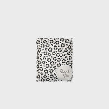Cargar y reproducir el video en el visor de la galería, 25x33 Bolsa de Correo  - Animal Print
